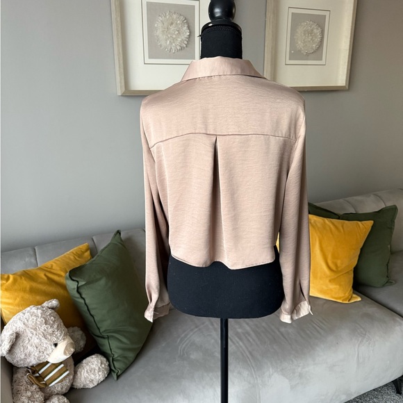 Zara Women's Beige Button-Down Shirt - Picture 2 of 5